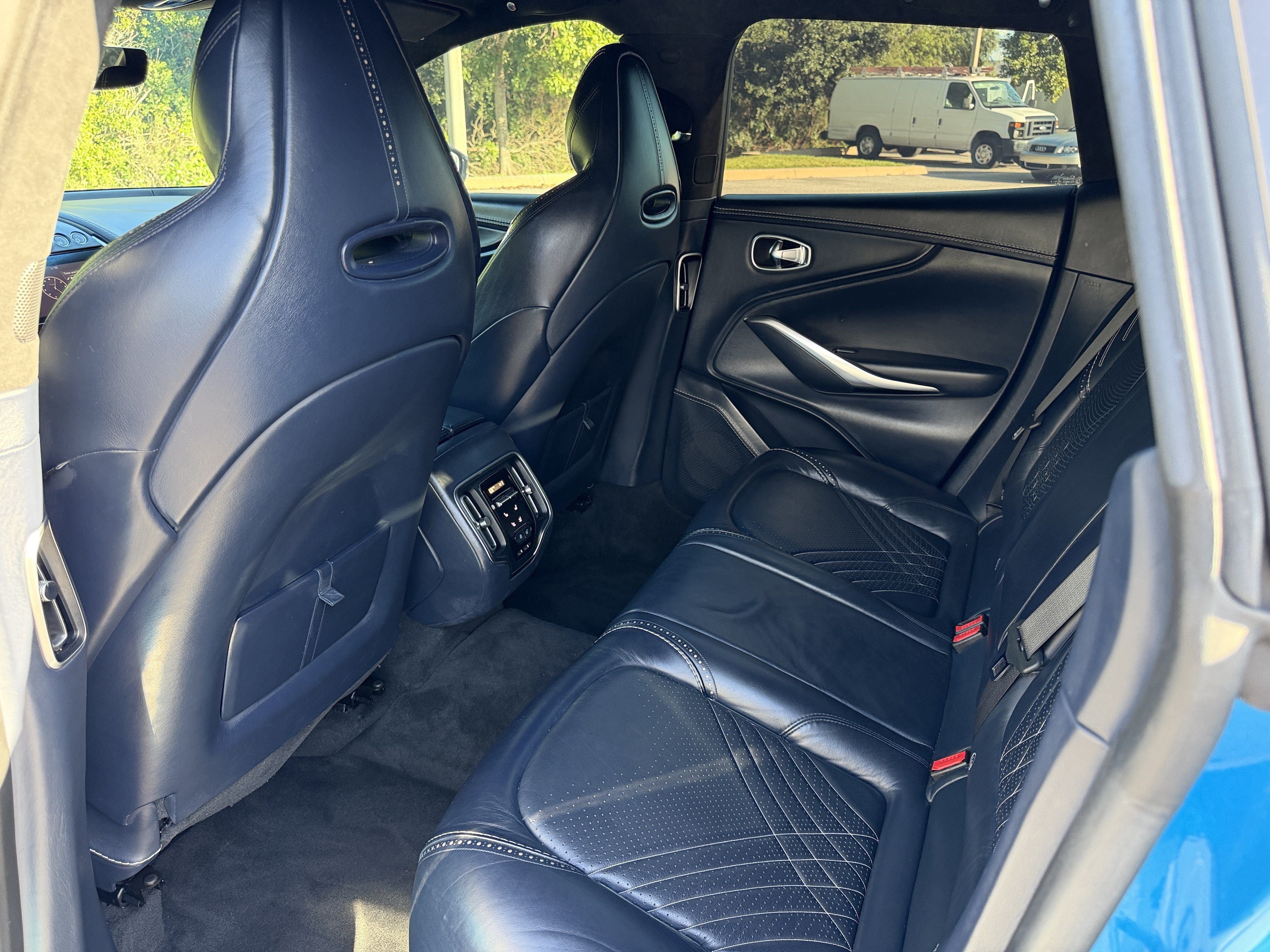 Used 2021 Aston Martin DBX AWD/4WD image 20
