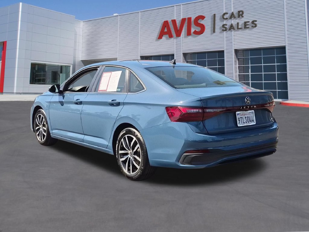 Used 2025 Volkswagen Jetta SE FWD image 9