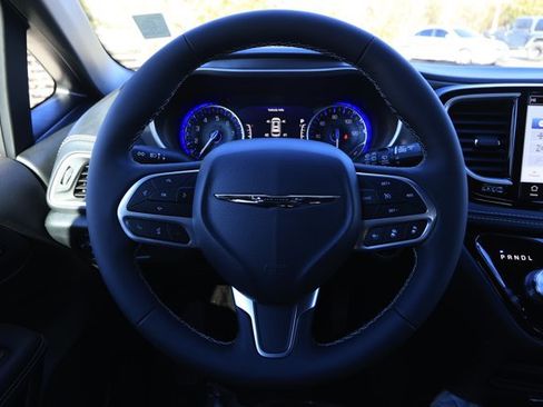 New 2026 Chrysler Pacifica Select image 11