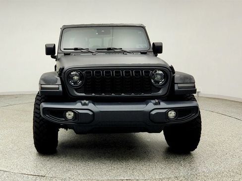 Used 2024 Jeep Gladiator Sport AWD/4WD image 2