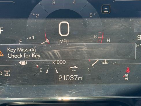 Used 2025 GMC Yukon XL Denali AWD/4WD image 22