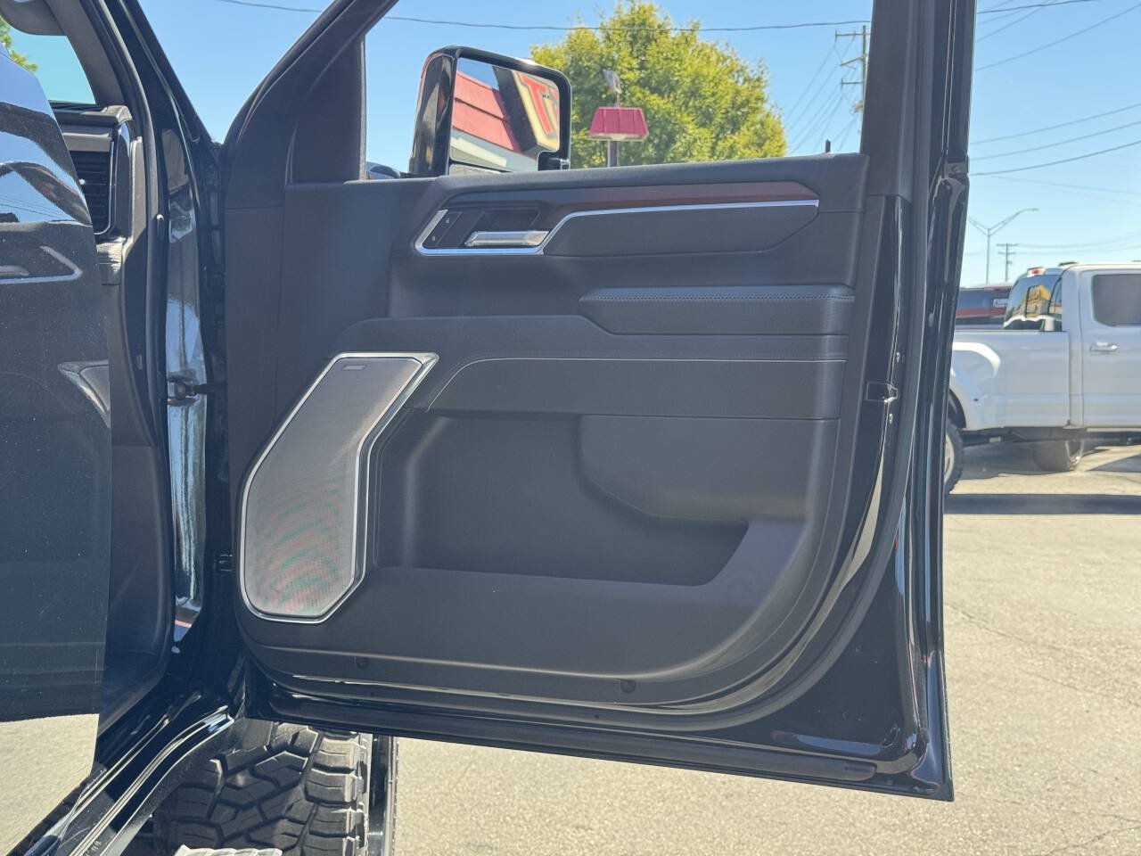 Used 2025 GMC Sierra 3500 Denali w/ Denali Reserve Package AWD/4WD image 40