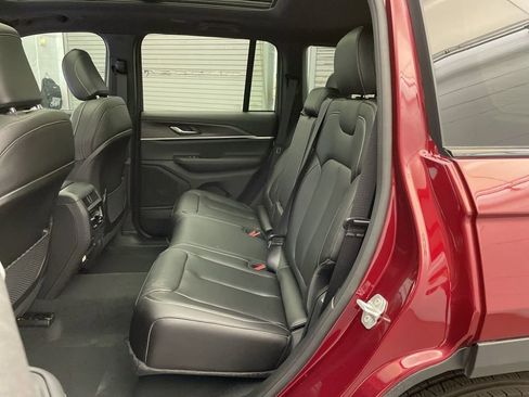 New 2025 Jeep Grand Cherokee Limited image 17