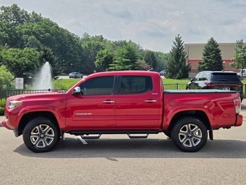 Used 2017 Toyota Tacoma Limited w/ Tow Package AWD/4WD image 24
