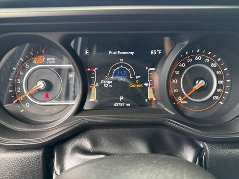 Used 2024 Jeep Wrangler Unlimited Sahara AWD/4WD image 16