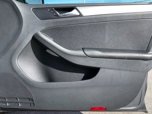 Used 2017 Volkswagen Jetta SE image 36