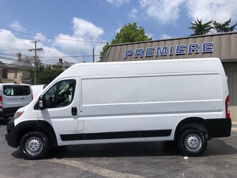 Used 2025 RAM ProMaster 2500 w/ Convenience Group FWD image 3