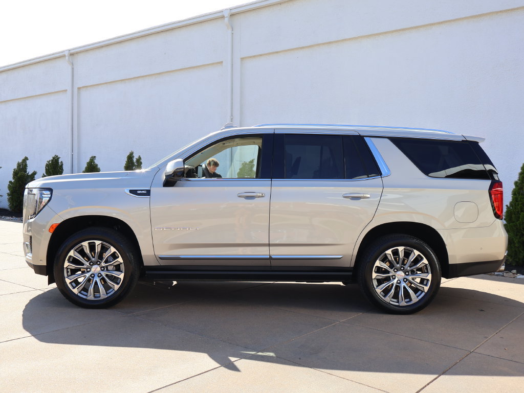 Certified 2023 GMC Yukon Denali w/ Denali Reserve Package AWD/4WD image 3