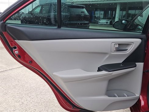 Used 2015 Toyota Camry SE image 13