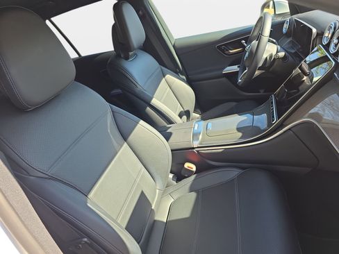 Used 2025 Mercedes-Benz GLC 300 4MATIC image 10