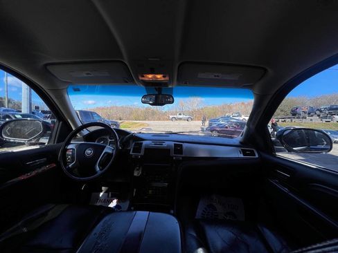Used 2010 Cadillac Escalade 2WD image 13