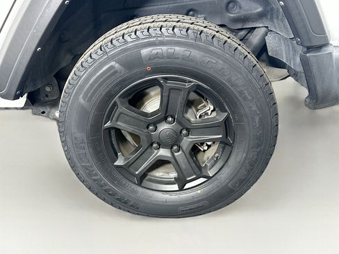 Used 2022 Jeep Wrangler Sport S image 11