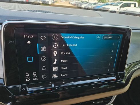 Used 2025 Volkswagen Atlas Cross Sport SE FWD image 21