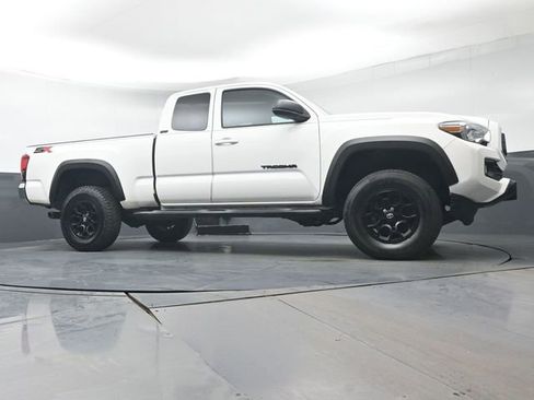 Used 2023 Toyota Tacoma SR5 AWD/4WD image 33