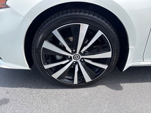 Used 2020 Nissan Altima 2.5 SR w/ Premium Package FWD image 9