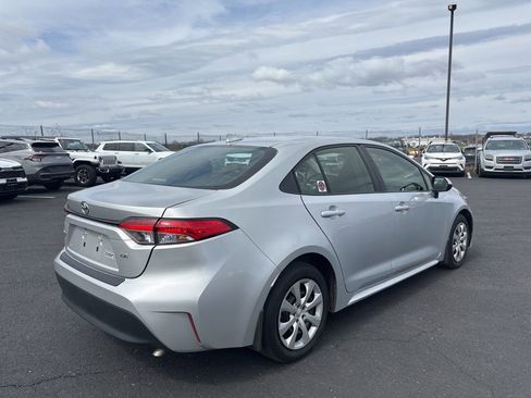 Used 2024 Toyota Corolla LE image 2