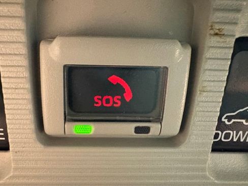 Used 2022 Toyota RAV4 XLE w/ Convenience Package image 13