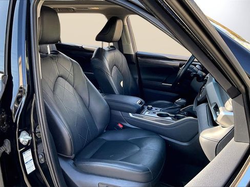 Used 2021 Toyota Highlander Platinum image 23