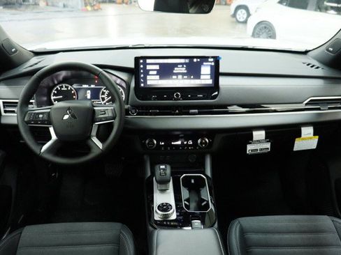 New 2026 Mitsubishi Outlander LE FWD image 20