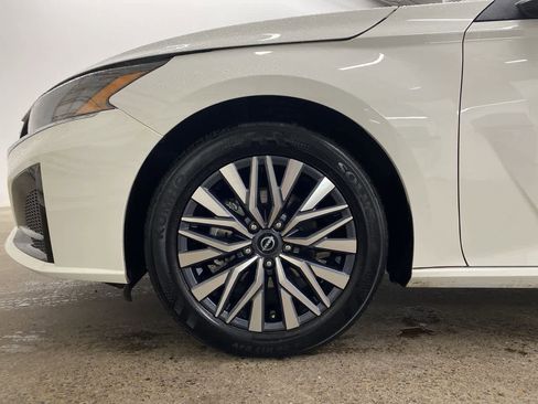 Used 2025 Nissan Altima 2.5 SV image 11