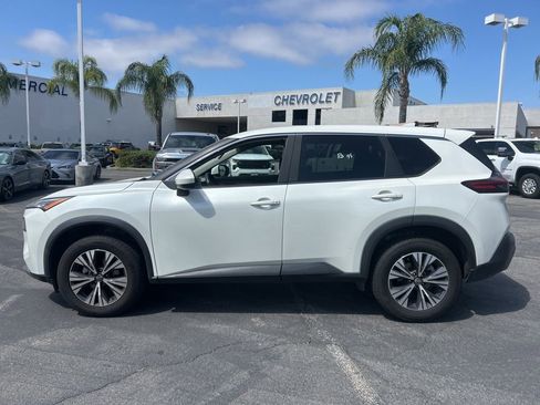 Used 2023 Nissan Rogue SV FWD image 8