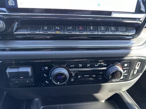 Used 2024 Chevrolet Silverado 2500 ZR2 w/ Technology Package image 20