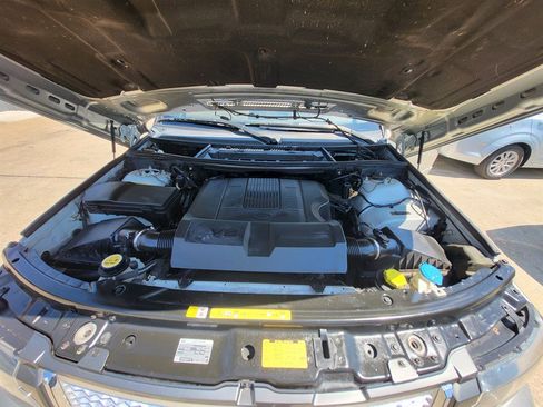 Used 2010 Land Rover Range Rover HSE AWD/4WD image 17