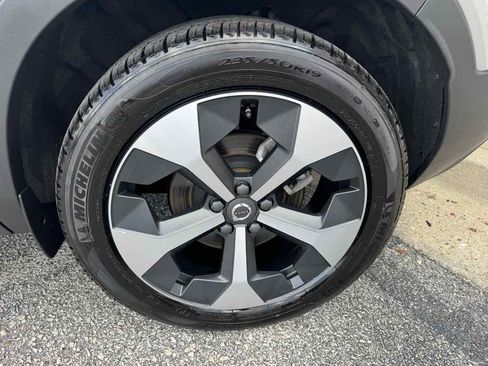 Used 2025 Volvo XC40 B5 Plus AWD/4WD image 35