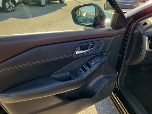 Certified 2023 Nissan Rogue SL w/ SL Premium Package image 23