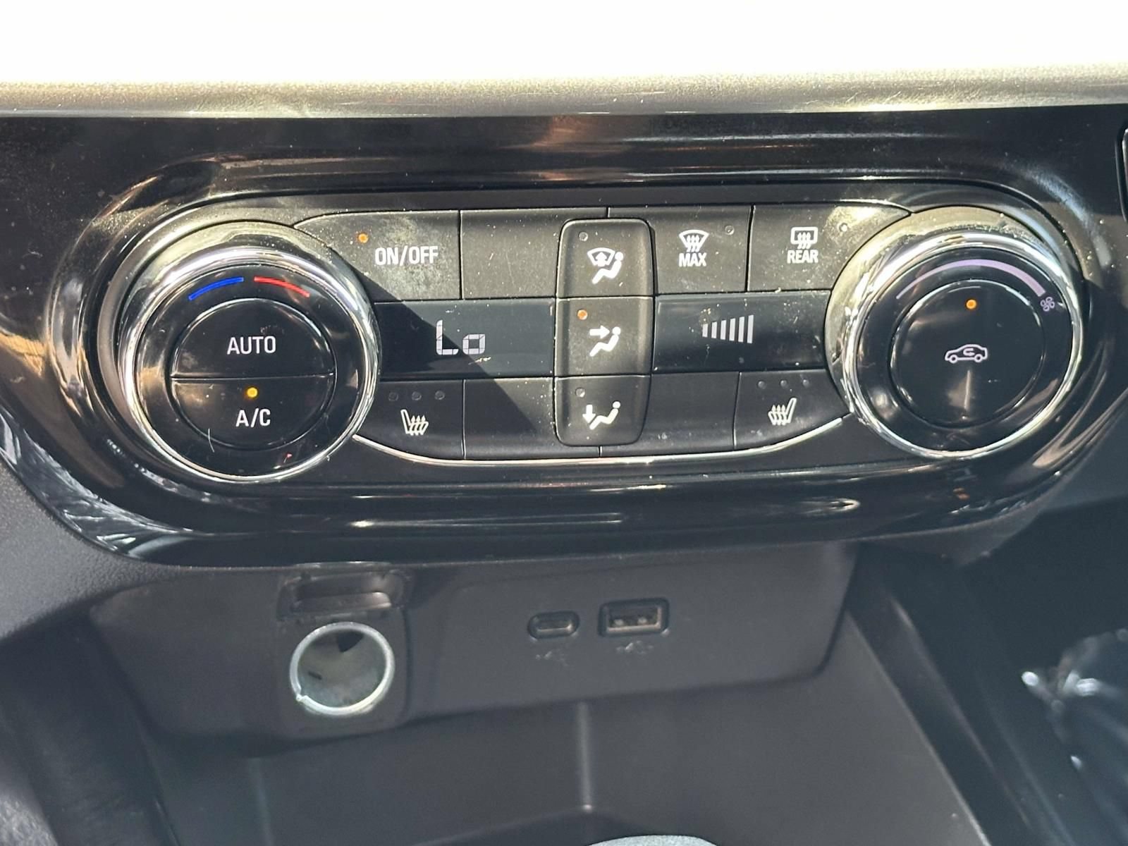 Used 2024 Chevrolet Trax LT w/ Driver Confidence Package FWD image 12