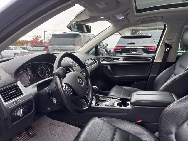 Used 2016 Volkswagen Touareg Executive AWD/4WD image 8
