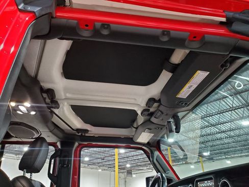 Used 2021 Jeep Wrangler Unlimited Sahara AWD/4WD image 16