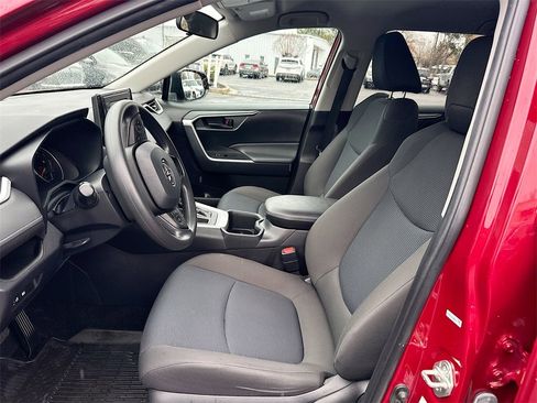 Used 2022 Toyota RAV4 LE image 8