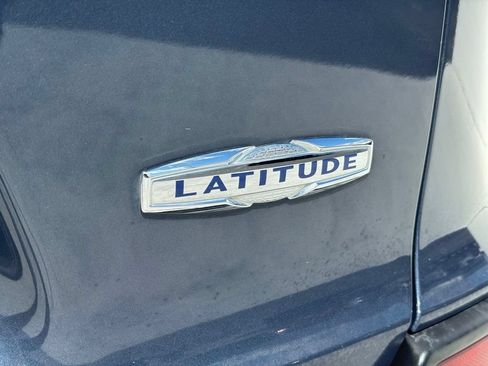 Used 2021 Jeep Cherokee Latitude FWD image 14