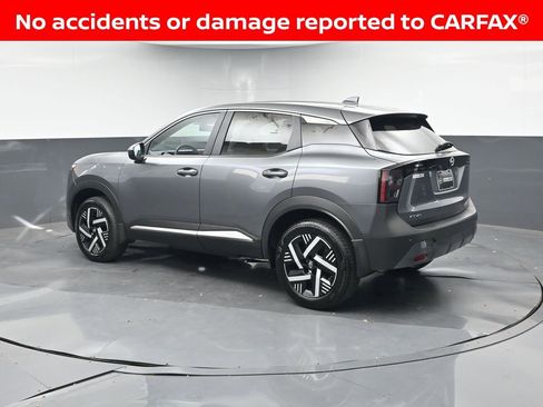 Used 2025 Nissan Kicks SV image 3