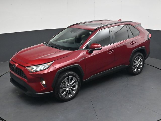 Used 2020 Toyota RAV4 XLE Premium FWD image 29
