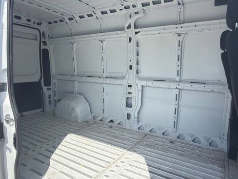 Used 2025 RAM ProMaster 2500 w/ Convenience Group FWD image 13