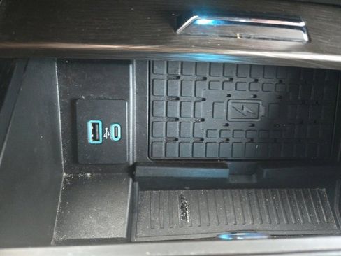 Used 2023 Ford Expedition Limited image 31