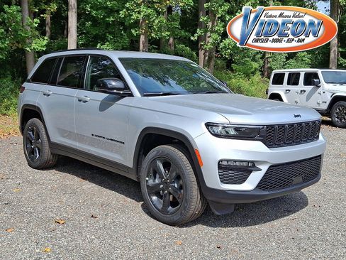 New 2025 Jeep Grand Cherokee Limited w/ Black Appearance Package image 1