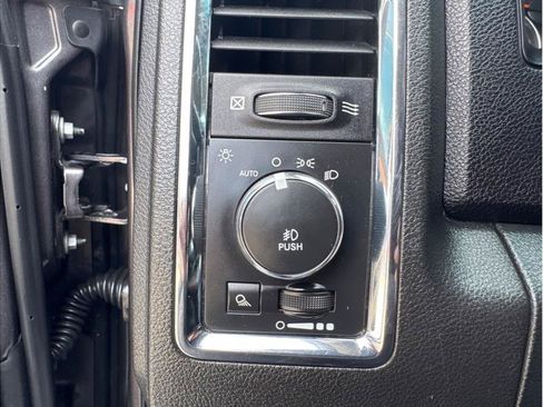 Used 2014 RAM 1500 Laramie w/ Convenience Group AWD/4WD image 17
