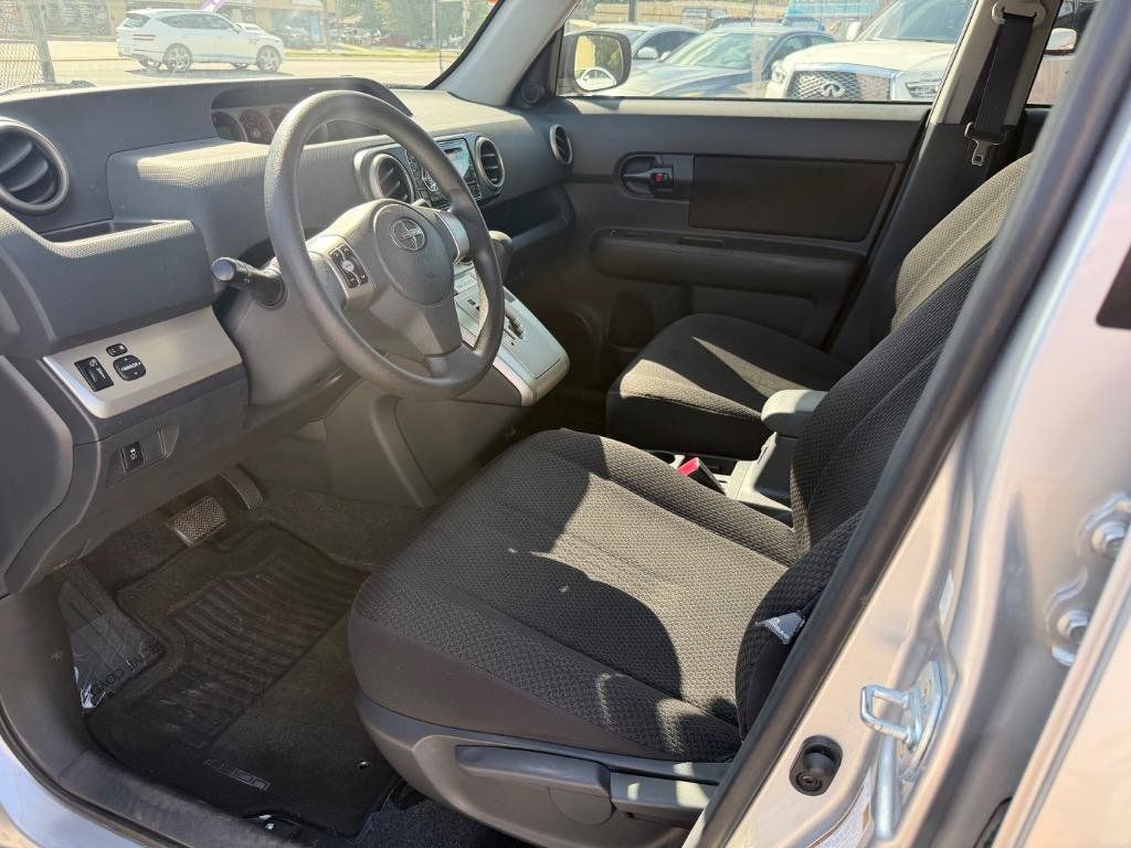 Used 2009 Scion xB FWD image 9