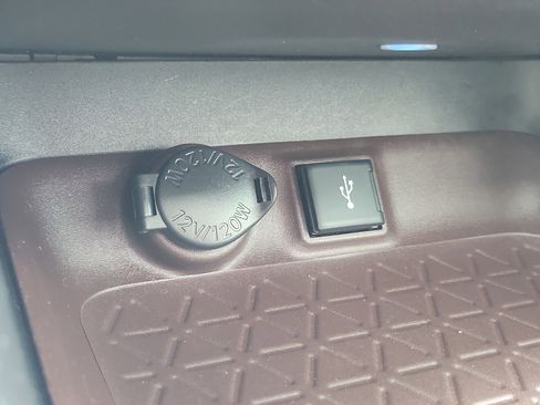 Used 2022 Toyota RAV4 Limited AWD/4WD image 32