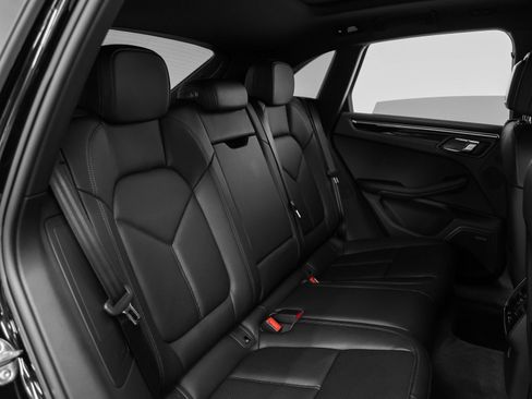 Certified 2025 Porsche Macan image 22