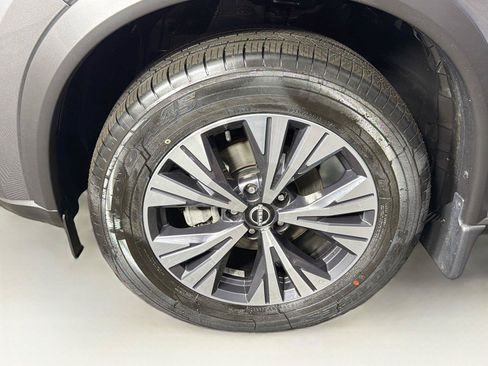 Used 2023 Nissan Rogue SV AWD/4WD image 32