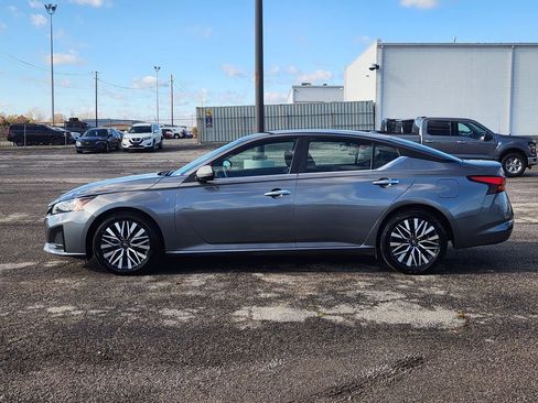 Used 2024 Nissan Altima 2.5 SV image 4