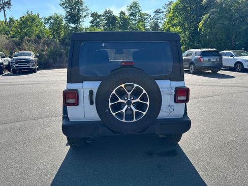 Used 2025 Jeep Wrangler Sport S AWD/4WD image 6