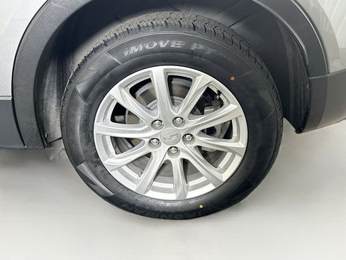 Used 2023 Cadillac XT4 Luxury w/ Cold Weather Package FWD image 11