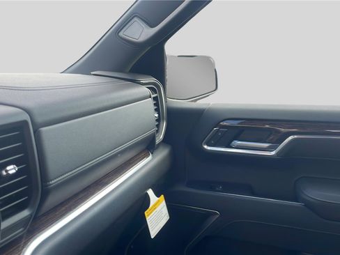 New 2026 GMC Sierra 1500 SLE image 10