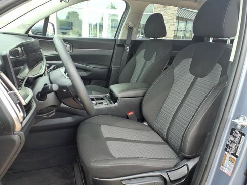 Used 2025 Kia Sorento LX FWD image 18