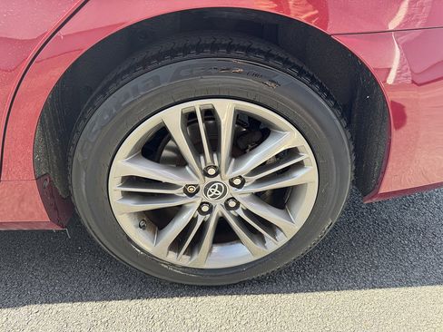 Used 2015 Toyota Camry SE FWD image 19